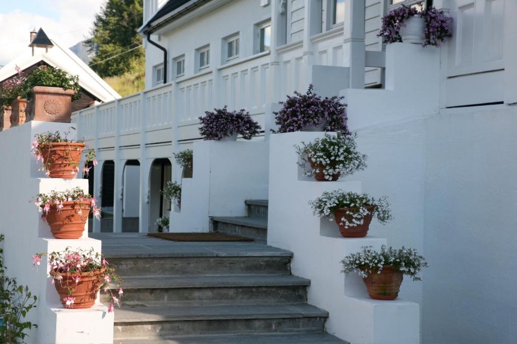 Torvis Hotel Luster Exterior photo