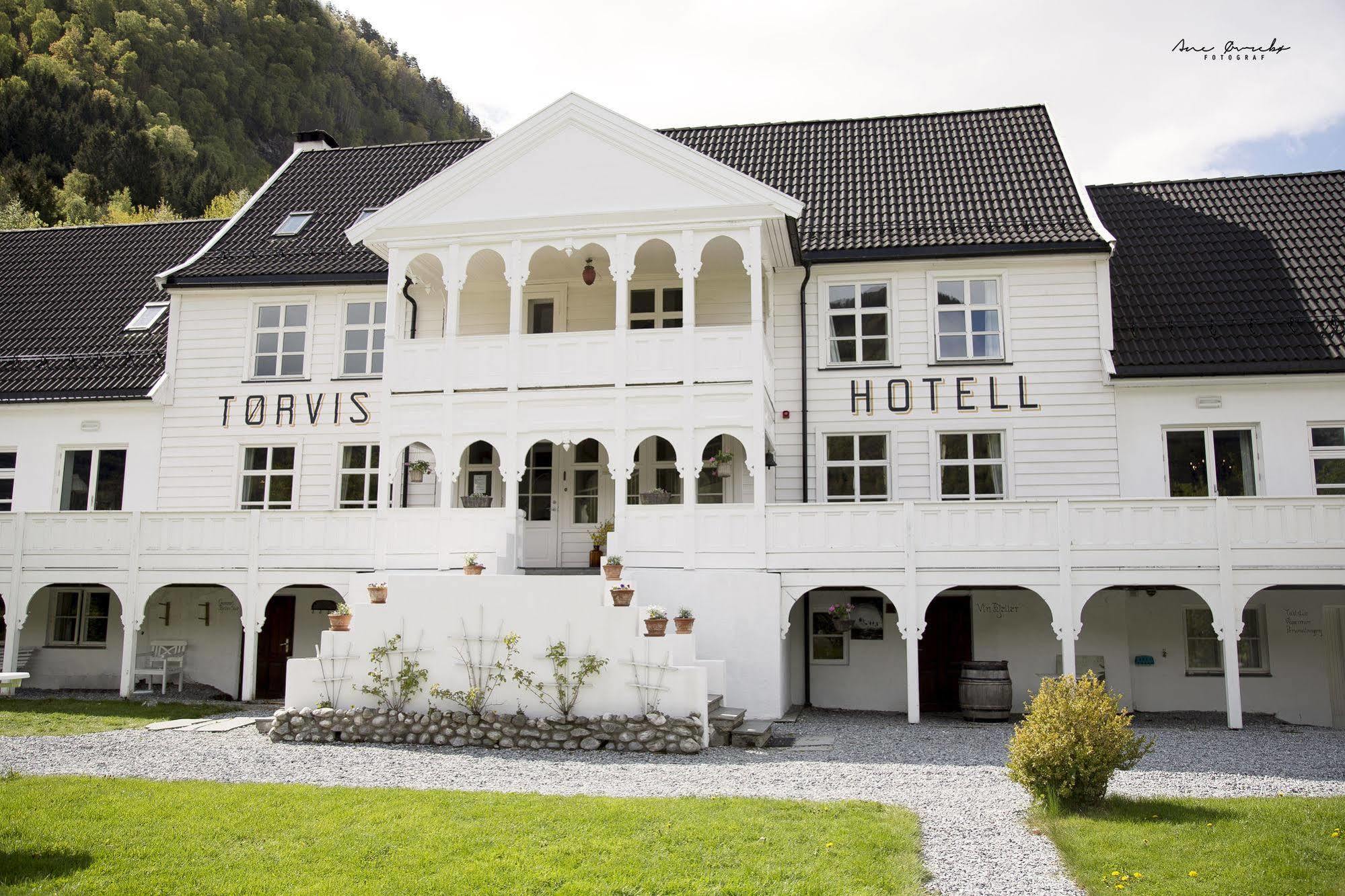 Torvis Hotel Luster Exterior photo