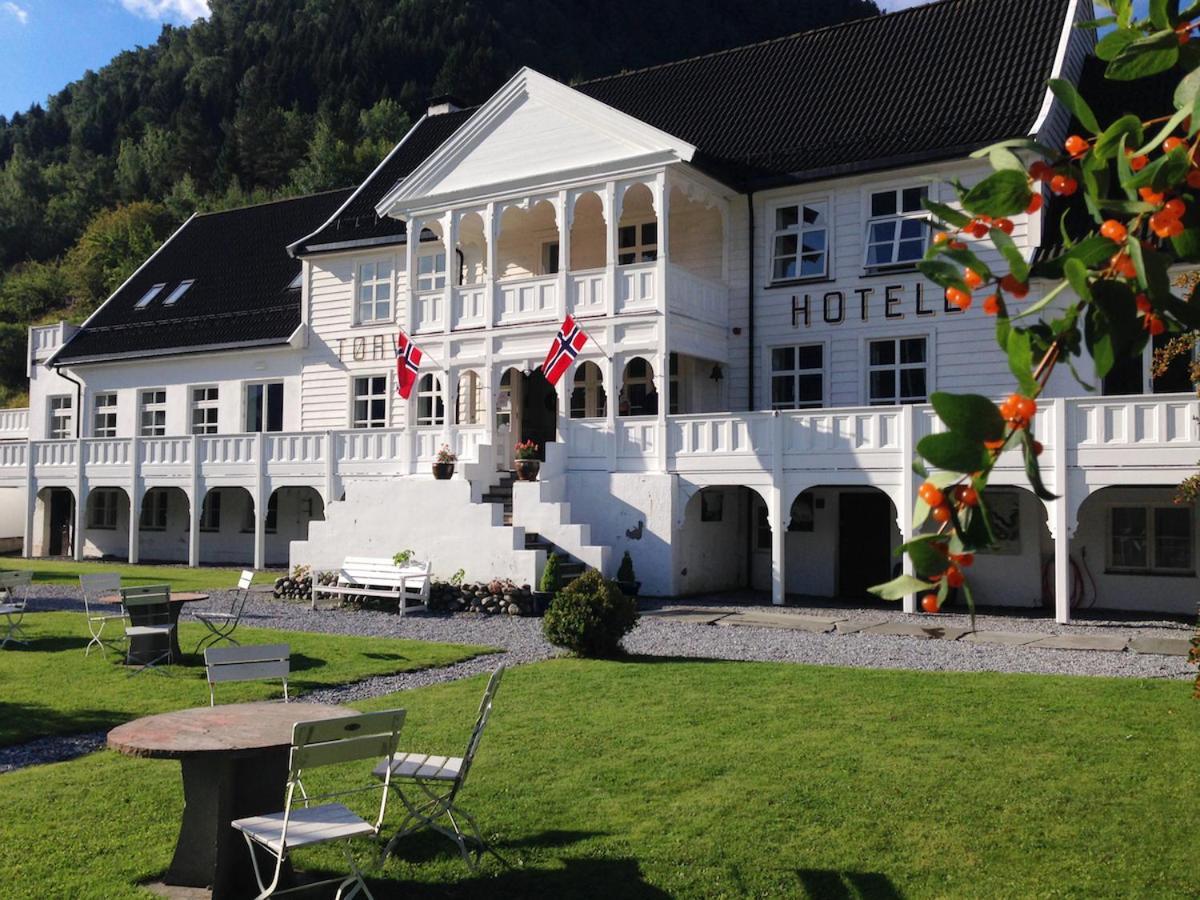 Torvis Hotel Luster Exterior photo