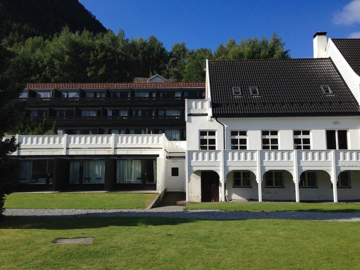 Torvis Hotel Luster Exterior photo